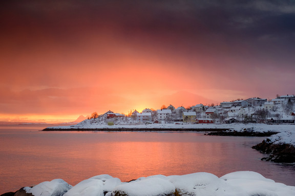 winterliches Dorf in Norwegen