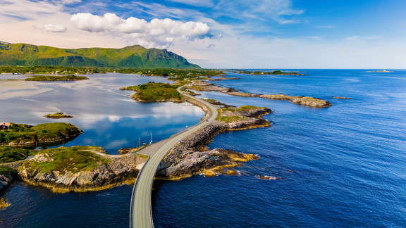 Auf den Spuren der Postschiffe bis ans Nordkap Atlantic Strasse bei Kristiansund