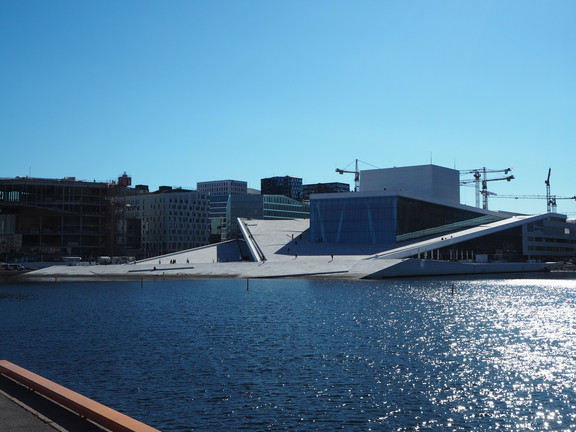 Die Oper von Oslo vom Schiff gesehen