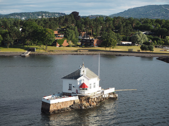 Leuchtturm in der Hafenausfahrt von Oslo