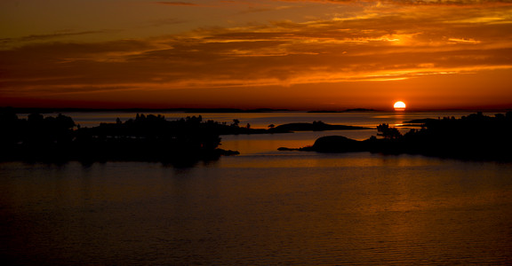 Fulminanter Sonnenuntergang auf See