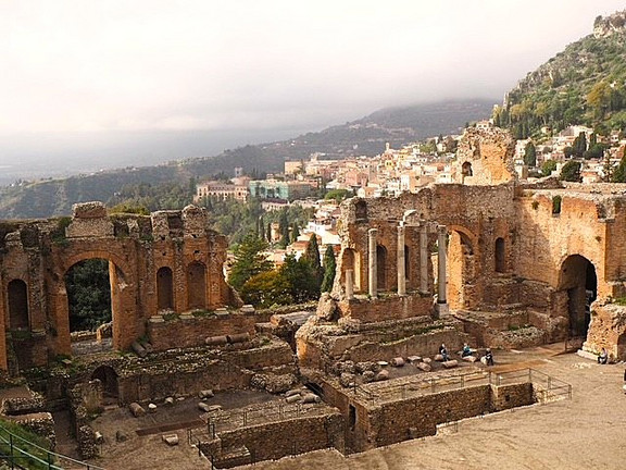 Traumziele im Mare Mediterraneum Ausgrabungen von Taormina