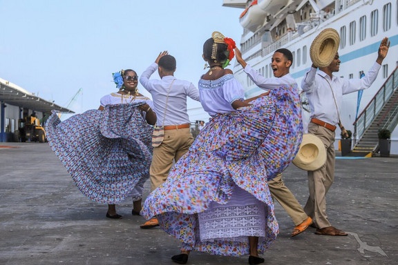 Empfang mit Karibischen Tänzern im Hafen