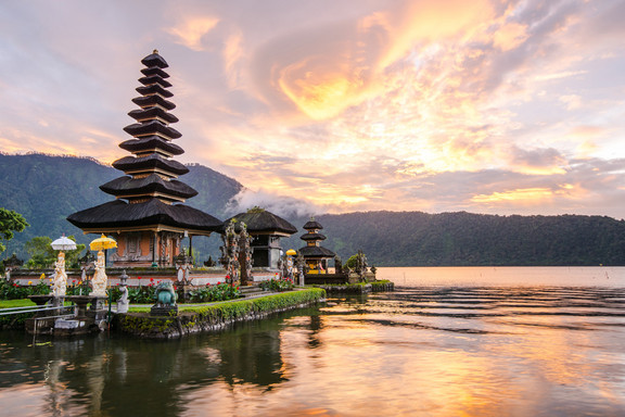 Weltreise mit MS Artania Tempel in Bali