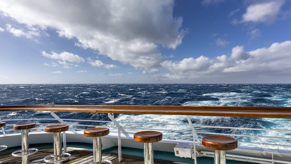 Außendeck der MS Amadea