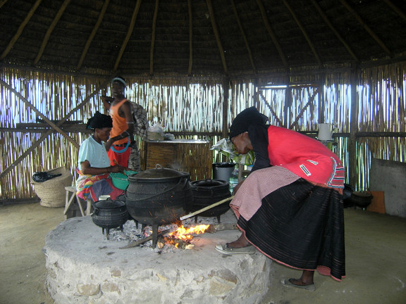 Vom Kap der Guten Hoffnung zu den Kanaren Afrikanische Frauen zeigen wie sie wohnen