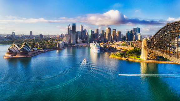 Weltreise mit MS Amera Luftaufnahme Sydney Bridge und Oper