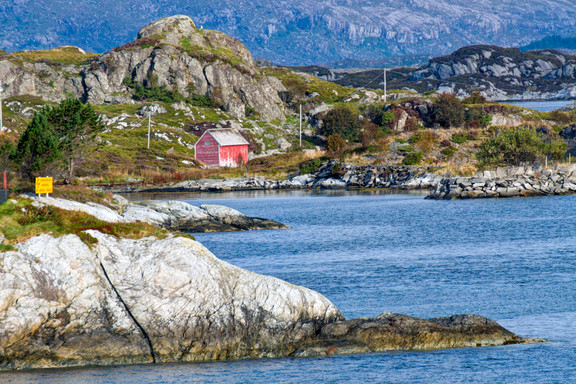 Auf den Spuren der Postschiffe bis ans Nordkap Landschaft um Florö