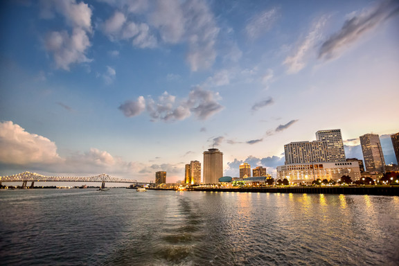 New Orleans Skyline vom Mississippi aus gesehen
