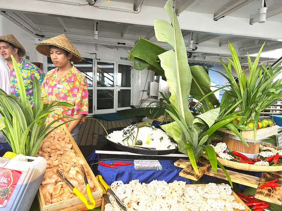 Buffet am Lidodeck von MS Artania