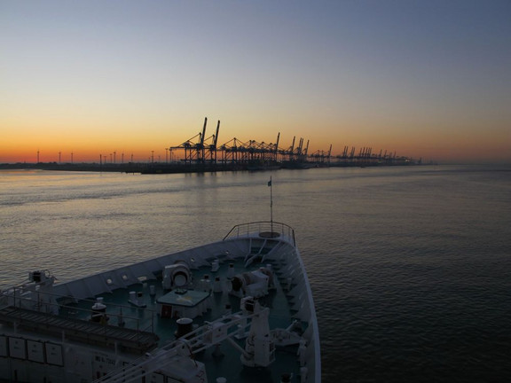 Einfahrt in den Hafen von Bremerhaven