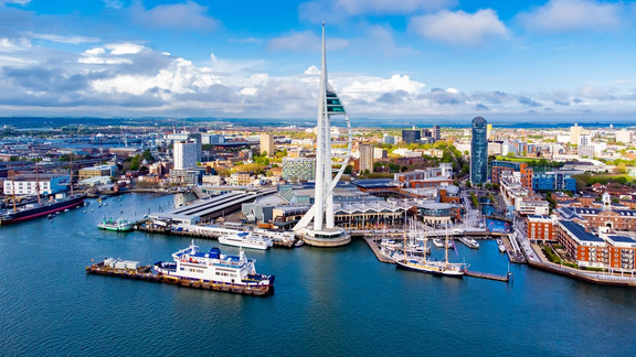 Hafenblick von Portsmouth mit Spinnaker Tower