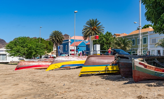 Strand mit Booten in Sao Vicente Kapverden