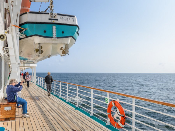 Promenadendeck an Bord von MS Amera