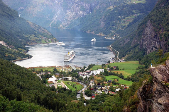 ART398 Zauberhafte Fjorde und Küstenorte