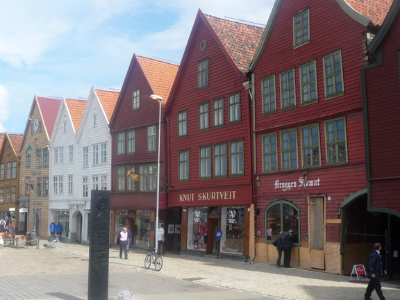 Frühlingsfahrt zu Schären und Fjorden Die berühmten Brüggen von Bergen