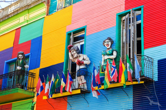 AMA536 Von Buenos Aires aus in die Fjordwelt Chiles - Kreuzfahrt MS Amadea Bunte Häuser in Buenos Aires