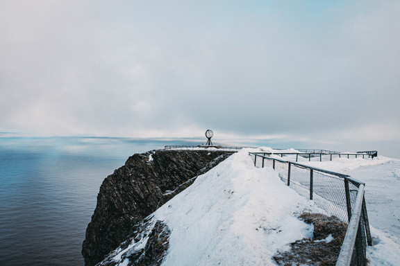 Wintertraum - Mit MS Amera bis ans Nordkap Nordkap Globus im Winter