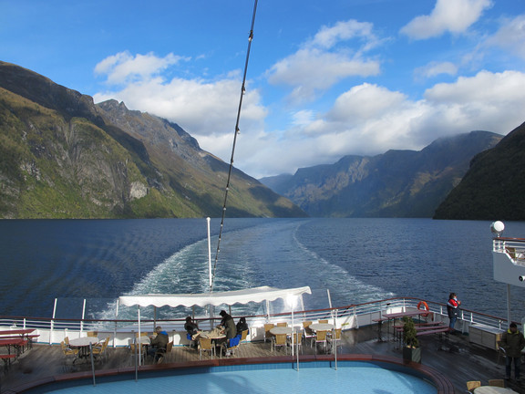 Schiff im Fjord
