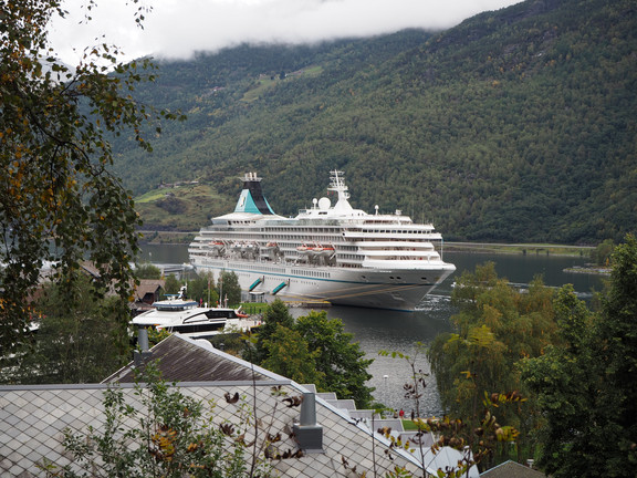 MS Artania in Flam
