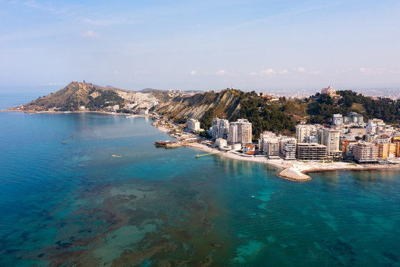 Traumziele im Mare Mediterraneum Panoramabild von Durres Albanien